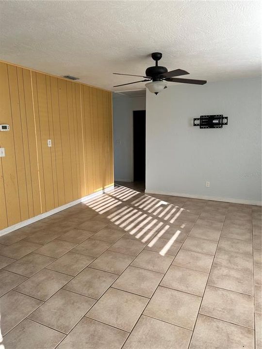 For Sale: $219,900 (3 beds, 1 baths, 1030 Square Feet)