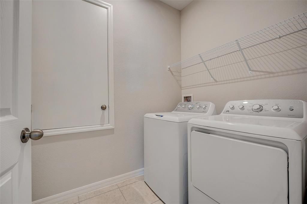 Activo con contrato: $410,000 (4 camas, 2 baños, 1839 Pies cuadrados)