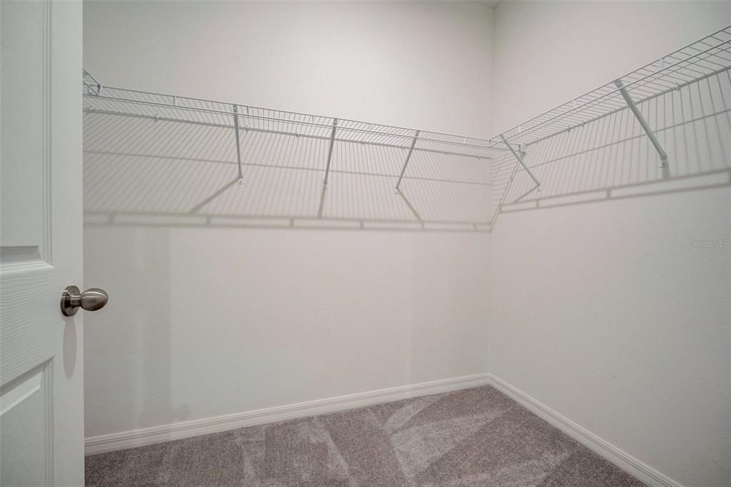 Activo con contrato: $410,000 (4 camas, 2 baños, 1839 Pies cuadrados)