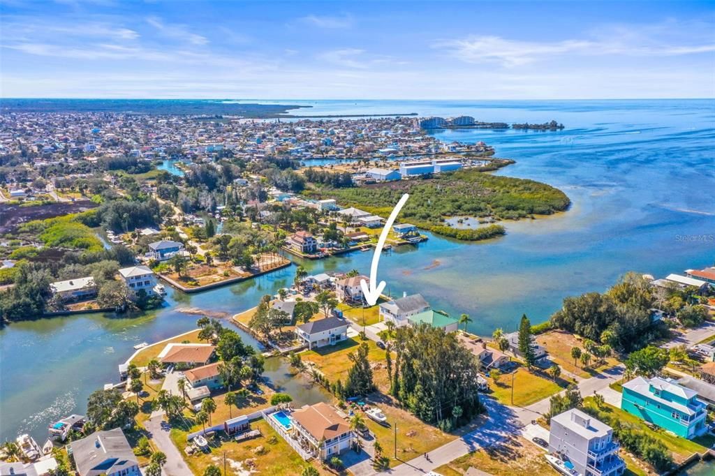 На продажу: $500,000 (0.14 acres)