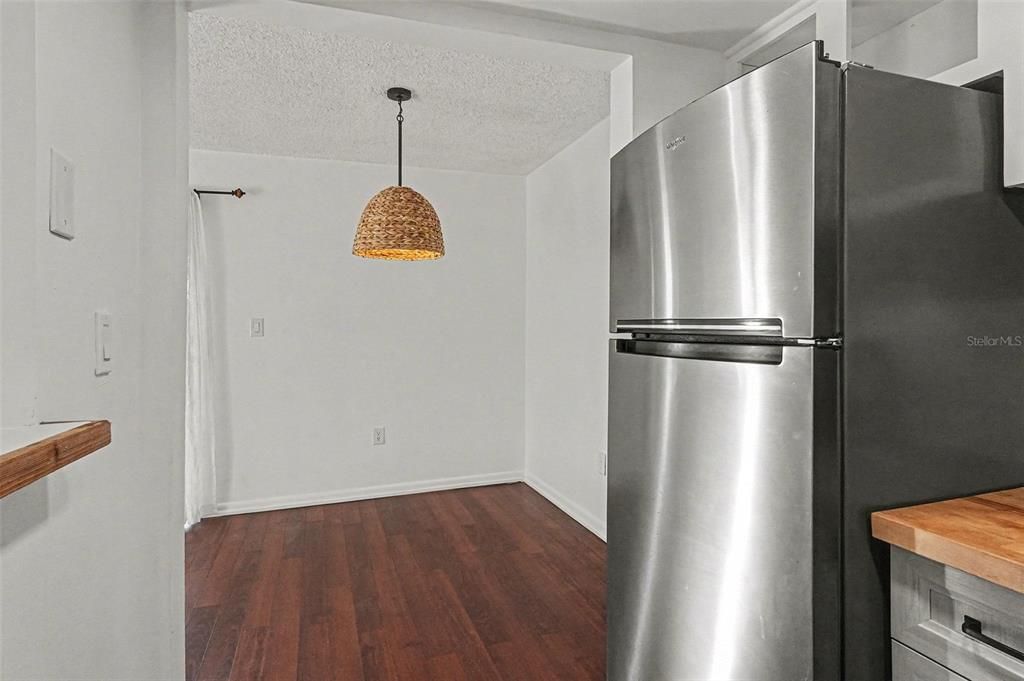 На продажу: $135,000 (2 спален, 1 ванн, 850 Квадратных фут)