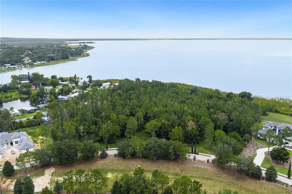 待售: $1,100,000 (1.63 acres)