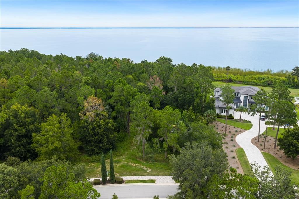 待售: $1,100,000 (1.63 acres)