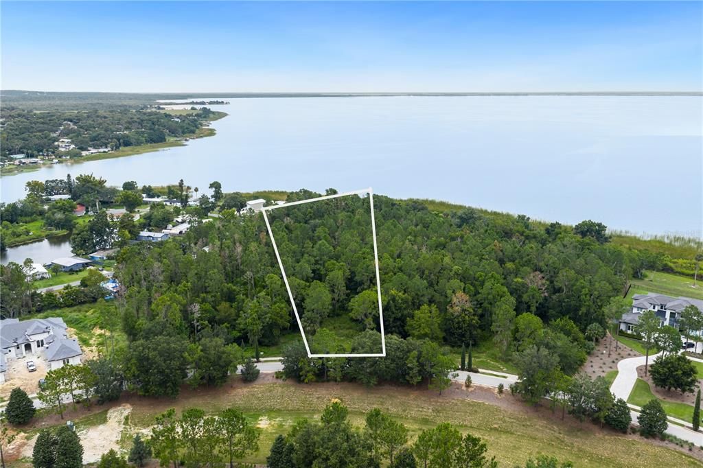 待售: $1,100,000 (1.63 acres)