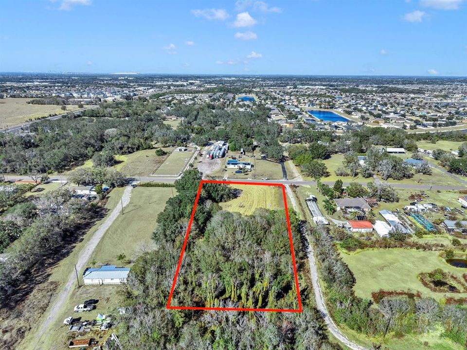 待售: $855,000 (6.88 acres)