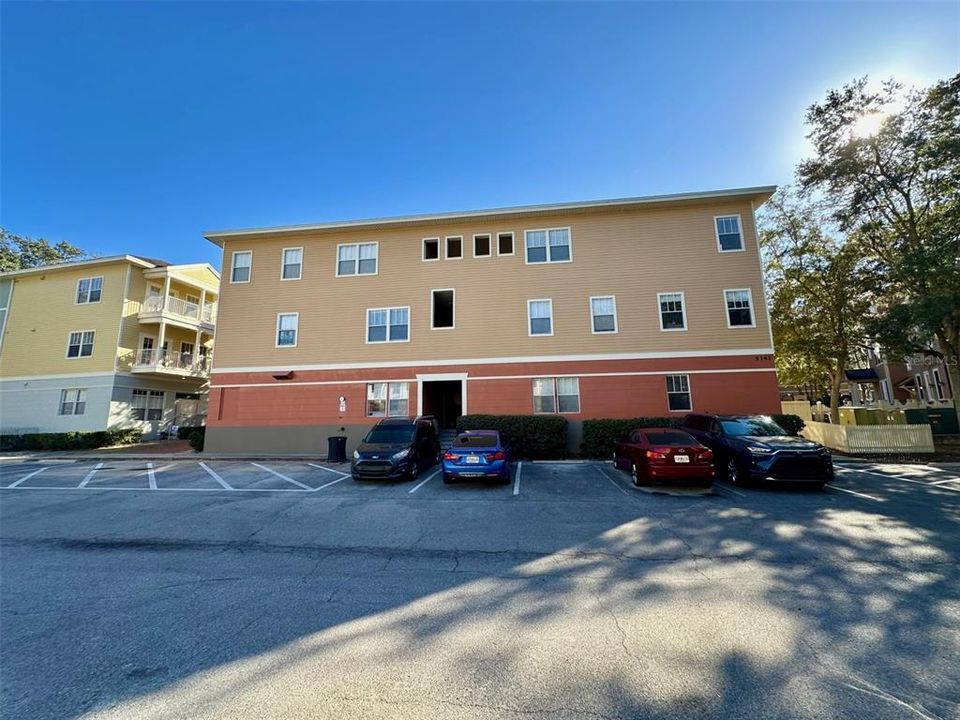 Под контрактом: $215,000 (2 спален, 2 ванн, 1088 Квадратных фут)