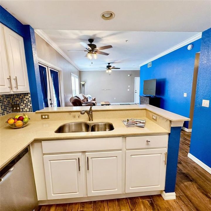 Под контрактом: $215,000 (2 спален, 2 ванн, 1088 Квадратных фут)