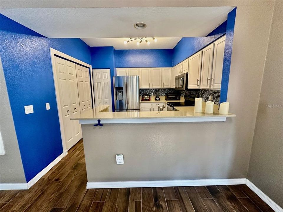 Под контрактом: $215,000 (2 спален, 2 ванн, 1088 Квадратных фут)