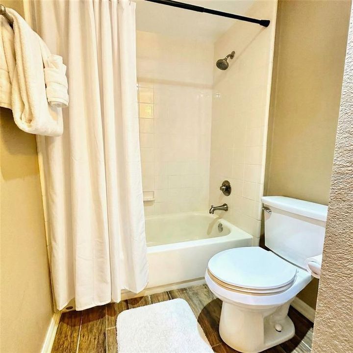 Под контрактом: $215,000 (2 спален, 2 ванн, 1088 Квадратных фут)