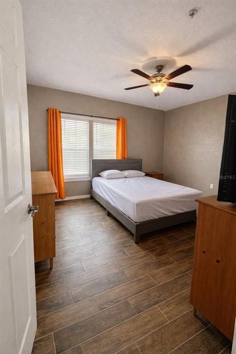 Под контрактом: $215,000 (2 спален, 2 ванн, 1088 Квадратных фут)