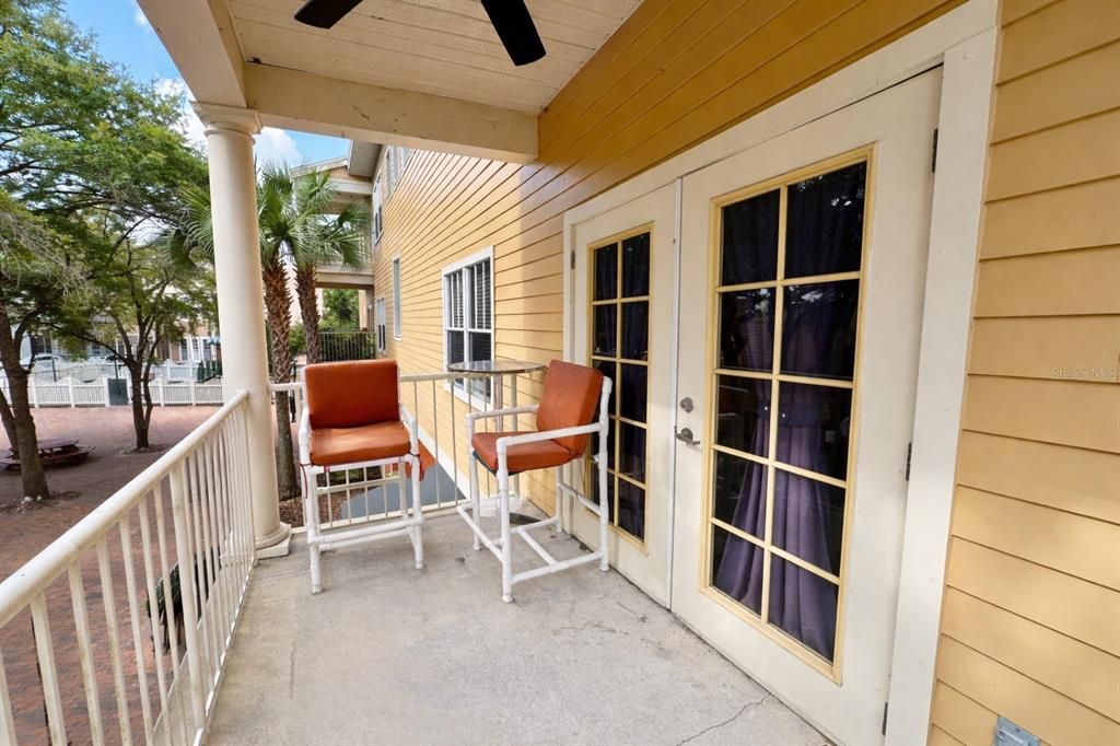 Под контрактом: $215,000 (2 спален, 2 ванн, 1088 Квадратных фут)