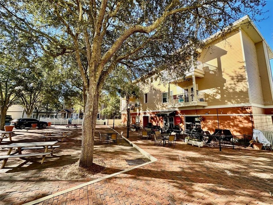 Под контрактом: $215,000 (2 спален, 2 ванн, 1088 Квадратных фут)