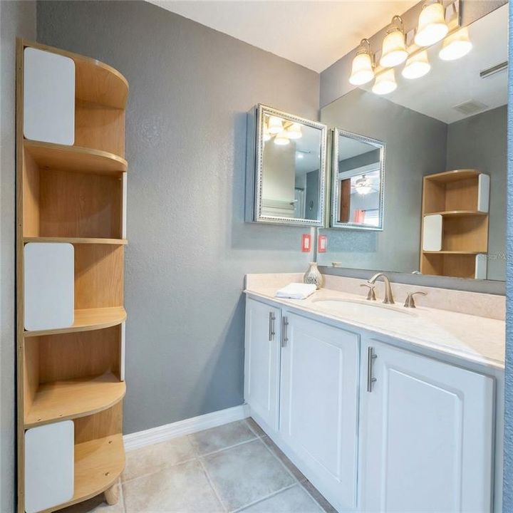 Под контрактом: $215,000 (2 спален, 2 ванн, 1088 Квадратных фут)