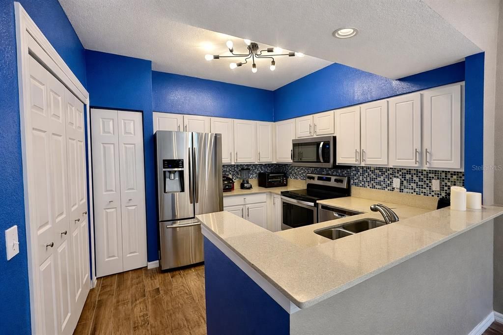 Под контрактом: $215,000 (2 спален, 2 ванн, 1088 Квадратных фут)