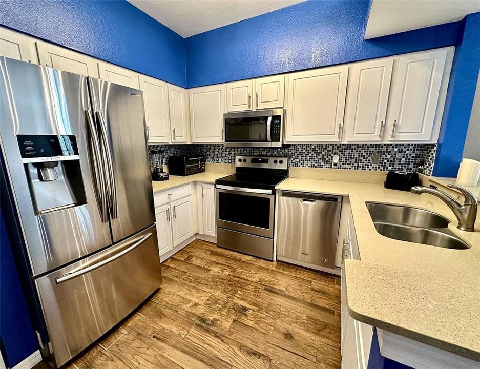 Под контрактом: $215,000 (2 спален, 2 ванн, 1088 Квадратных фут)