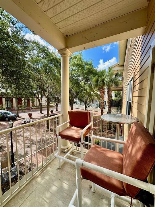 Под контрактом: $215,000 (2 спален, 2 ванн, 1088 Квадратных фут)