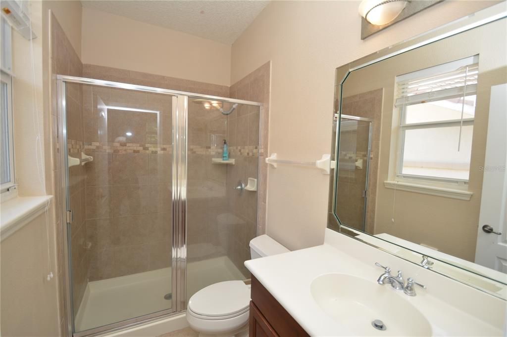 合同活跃: $1,800 (2 贝兹, 2 浴室, 1065 平方英尺)