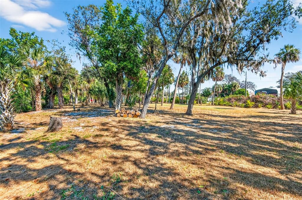 待售: $375,000 (1.70 acres)