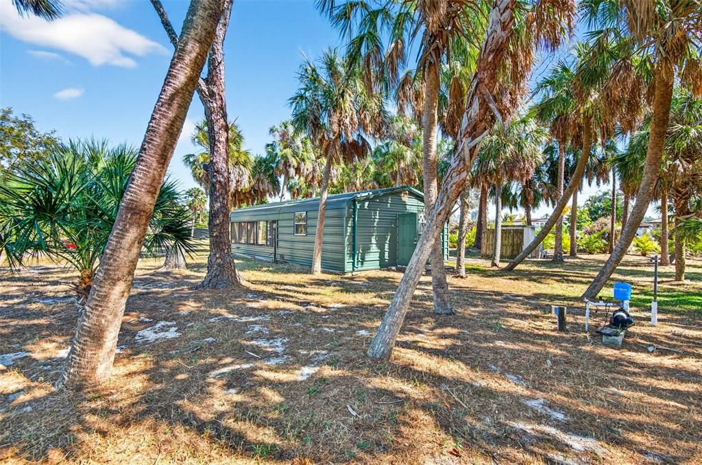 待售: $375,000 (1.70 acres)