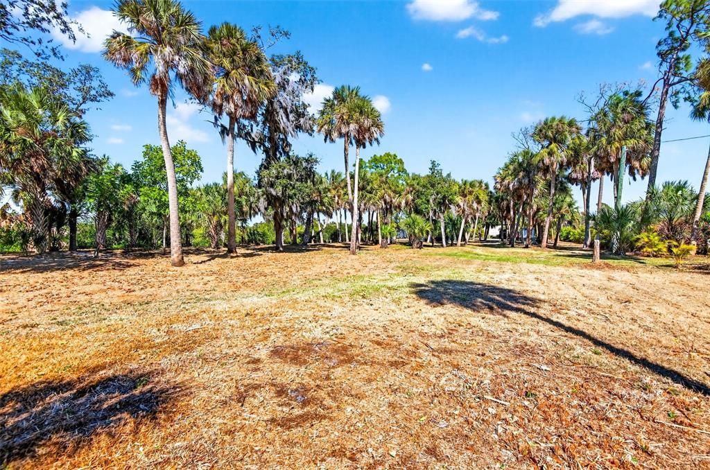 待售: $375,000 (1.70 acres)