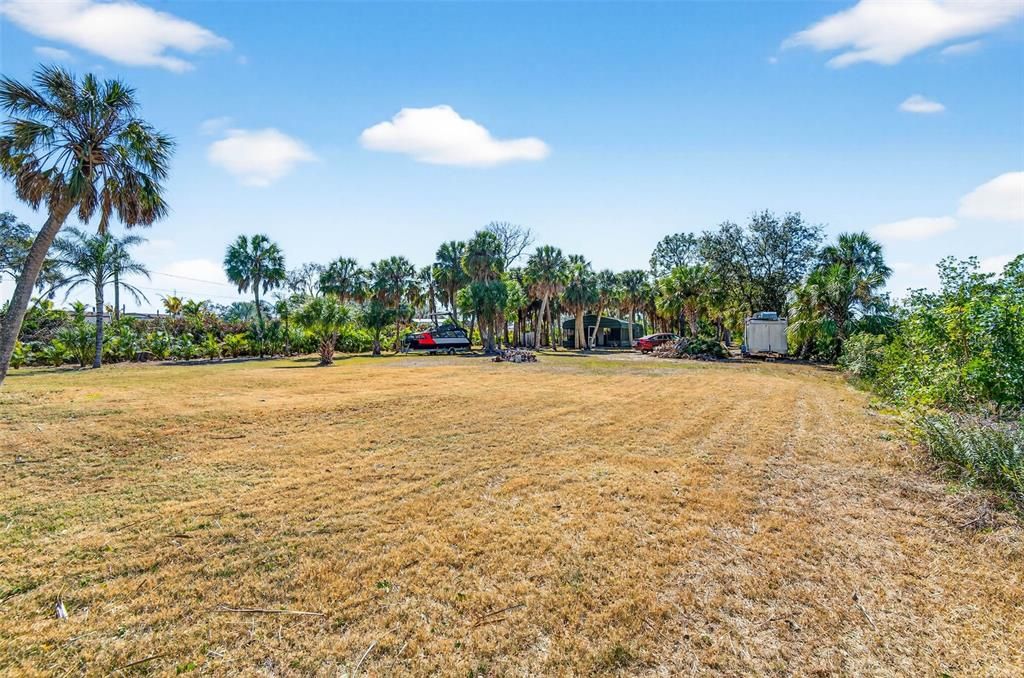 待售: $375,000 (1.70 acres)