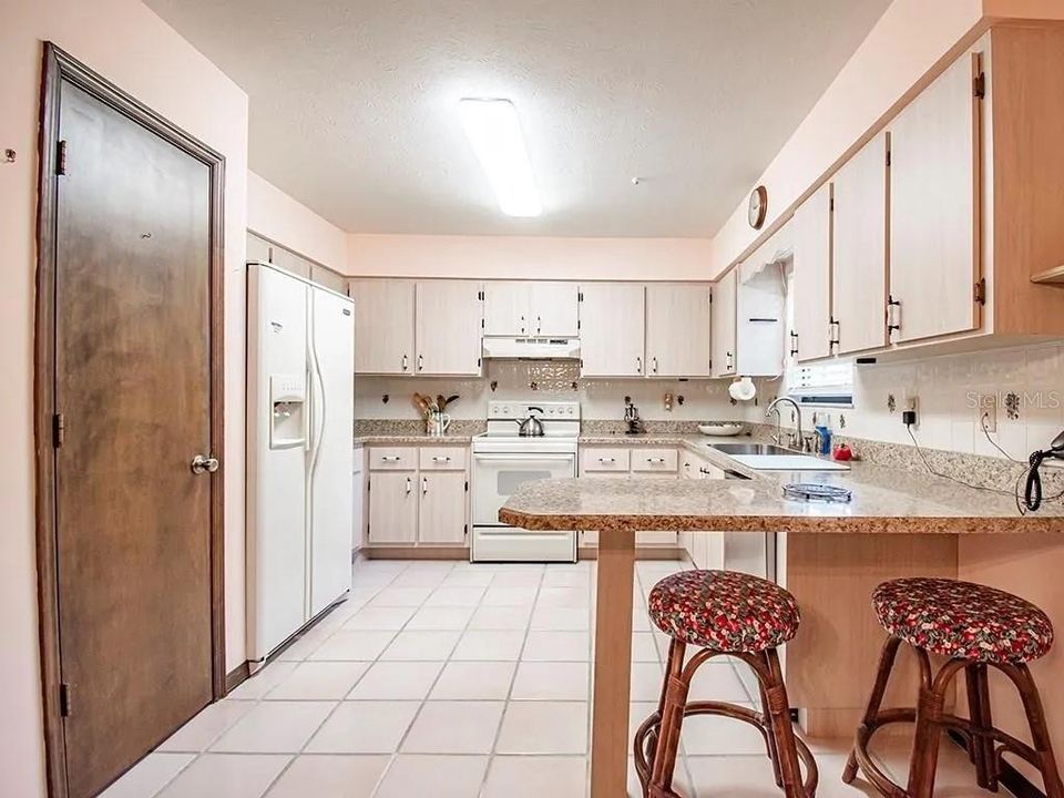 En Venta: $399,000 (3 camas, 3 baños, 2161 Pies cuadrados)