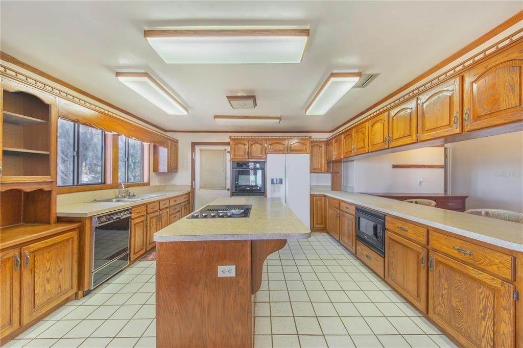 For Sale: $519,000 (4 beds, 2 baths, 2052 Square Feet)