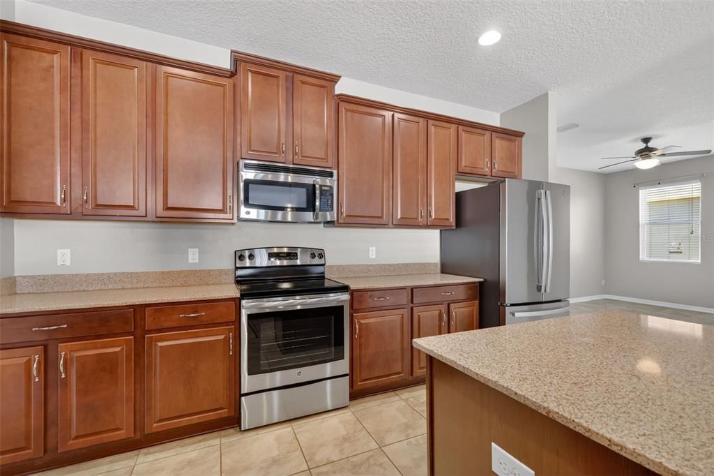 En Venta: $374,900 (4 camas, 3 baños, 2622 Pies cuadrados)