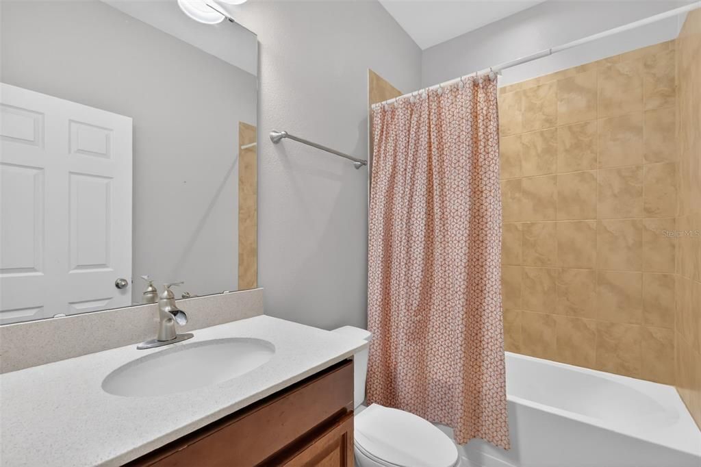 En Venta: $374,900 (4 camas, 3 baños, 2622 Pies cuadrados)