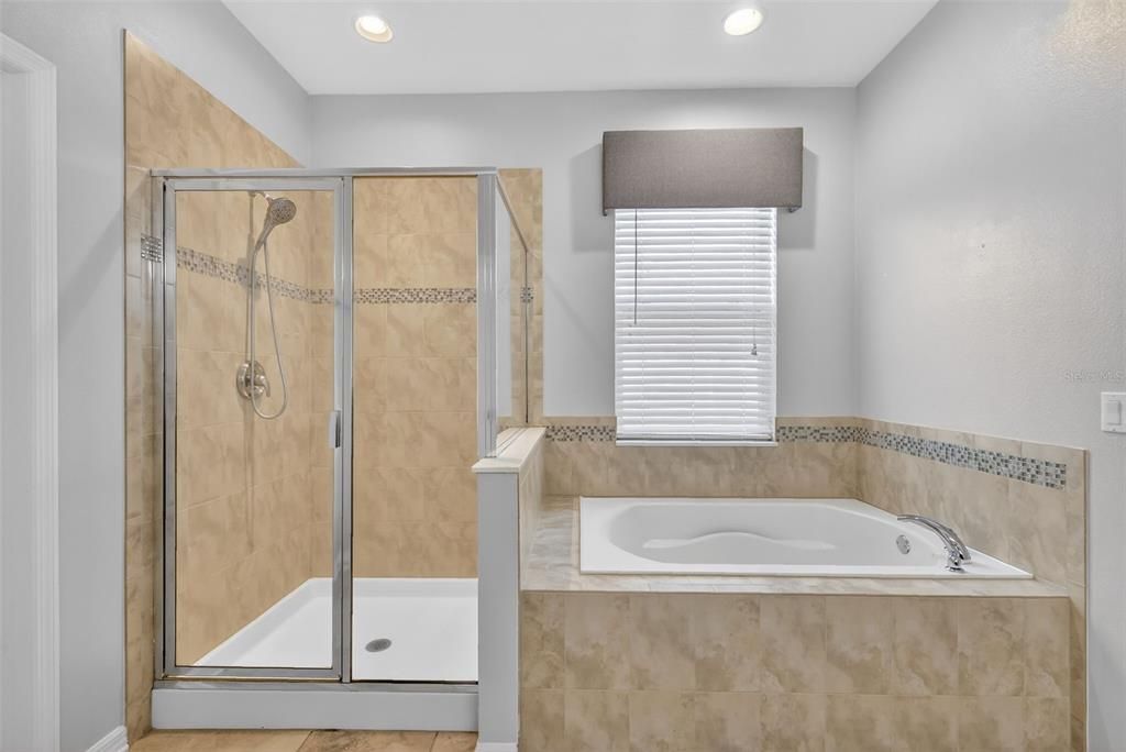 En Venta: $374,900 (4 camas, 3 baños, 2622 Pies cuadrados)