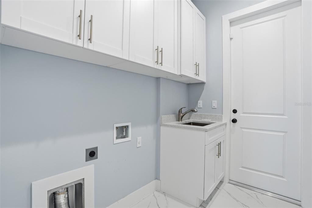 En Venta: $715,000 (4 camas, 3 baños, 1726 Pies cuadrados)