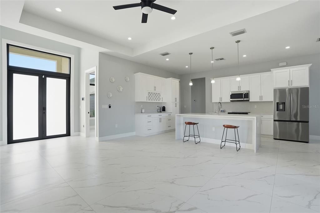 En Venta: $715,000 (4 camas, 3 baños, 1726 Pies cuadrados)