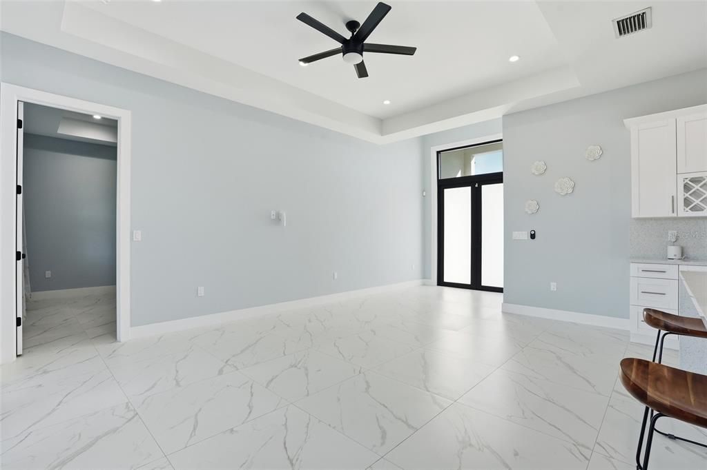 En Venta: $715,000 (4 camas, 3 baños, 1726 Pies cuadrados)