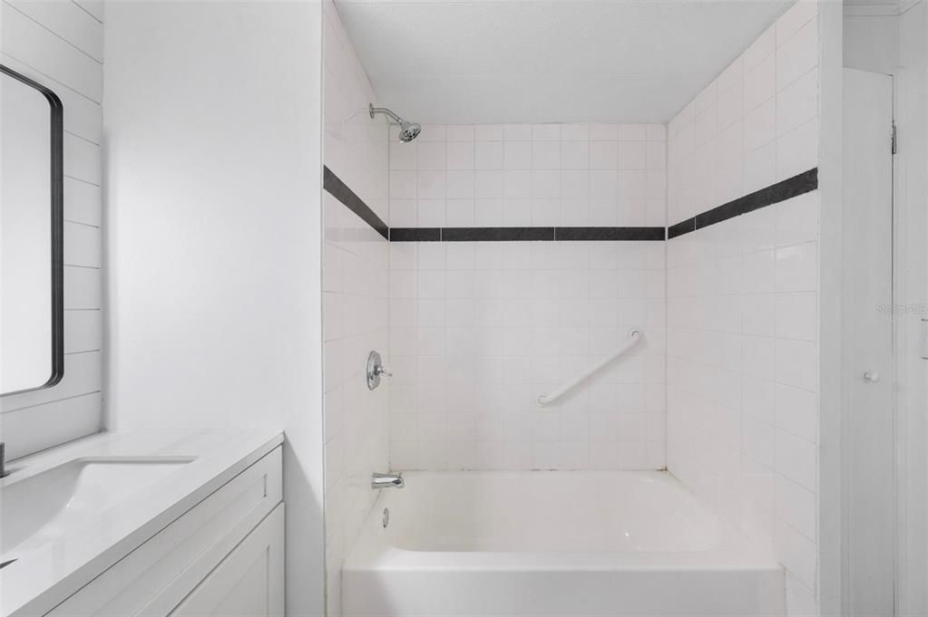 Activo con contrato: $125,000 (2 camas, 2 baños, 1116 Pies cuadrados)