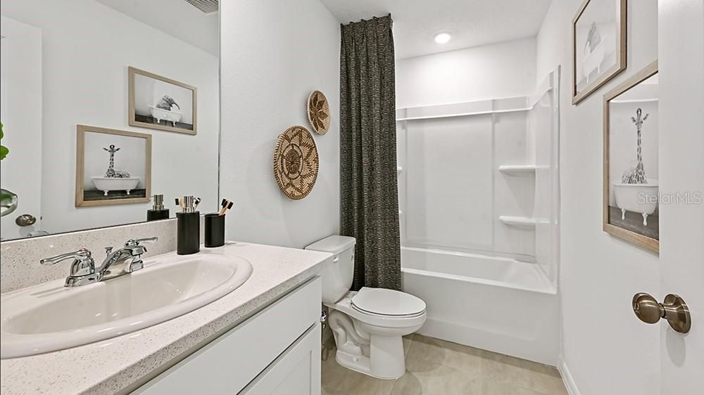 Activo con contrato: $275,000 (3 camas, 2 baños, 1558 Pies cuadrados)