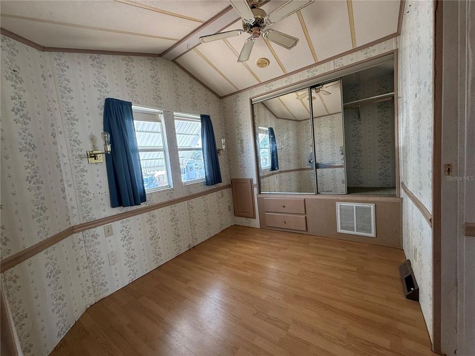 На продажу: $125,000 (2 спален, 1 ванн, 744 Квадратных фут)
