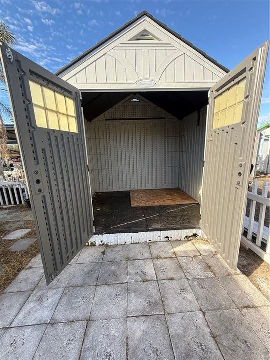 На продажу: $125,000 (2 спален, 1 ванн, 744 Квадратных фут)