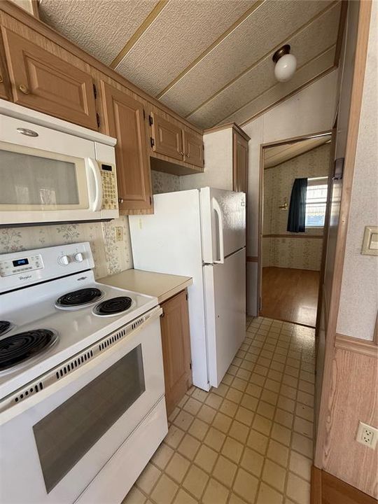 На продажу: $125,000 (2 спален, 1 ванн, 744 Квадратных фут)