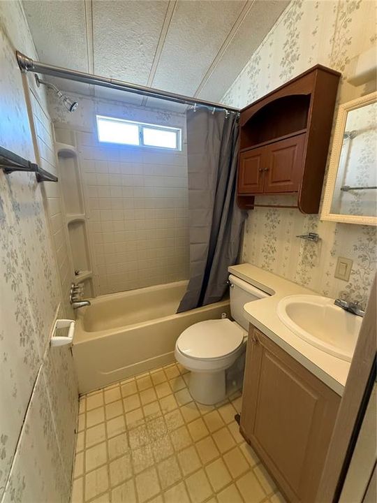 На продажу: $125,000 (2 спален, 1 ванн, 744 Квадратных фут)