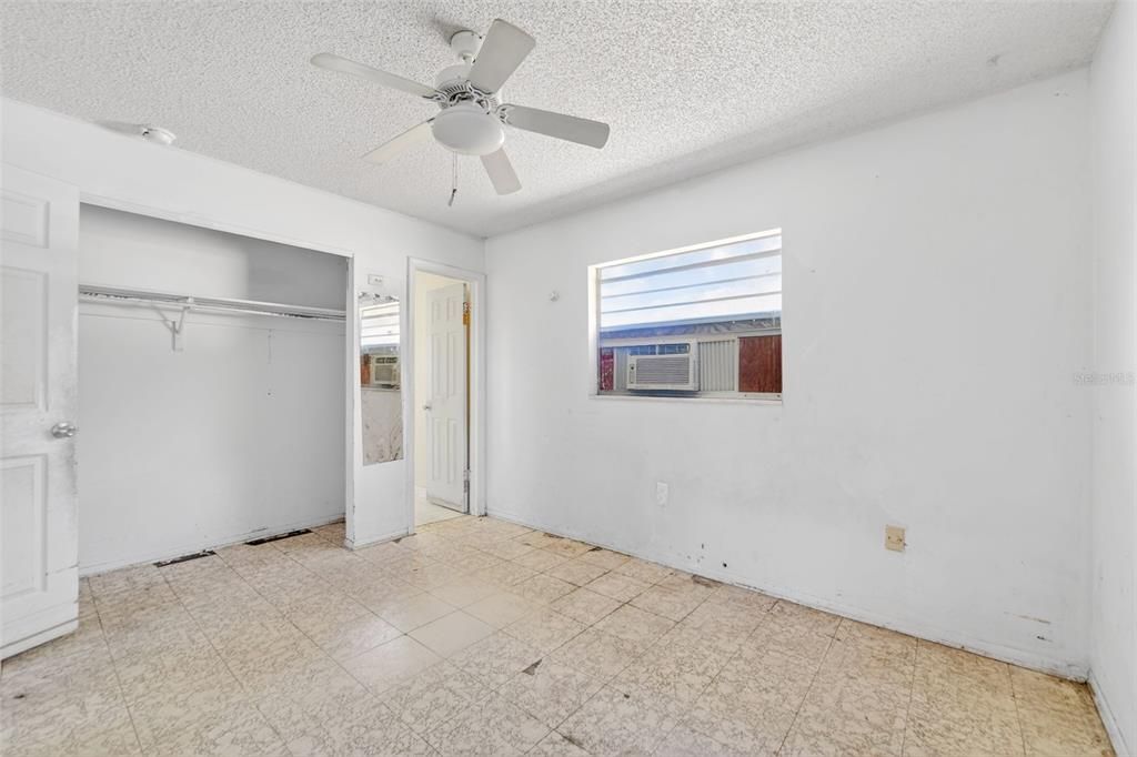 Activo con contrato: $214,900 (3 camas, 2 baños, 1000 Pies cuadrados)