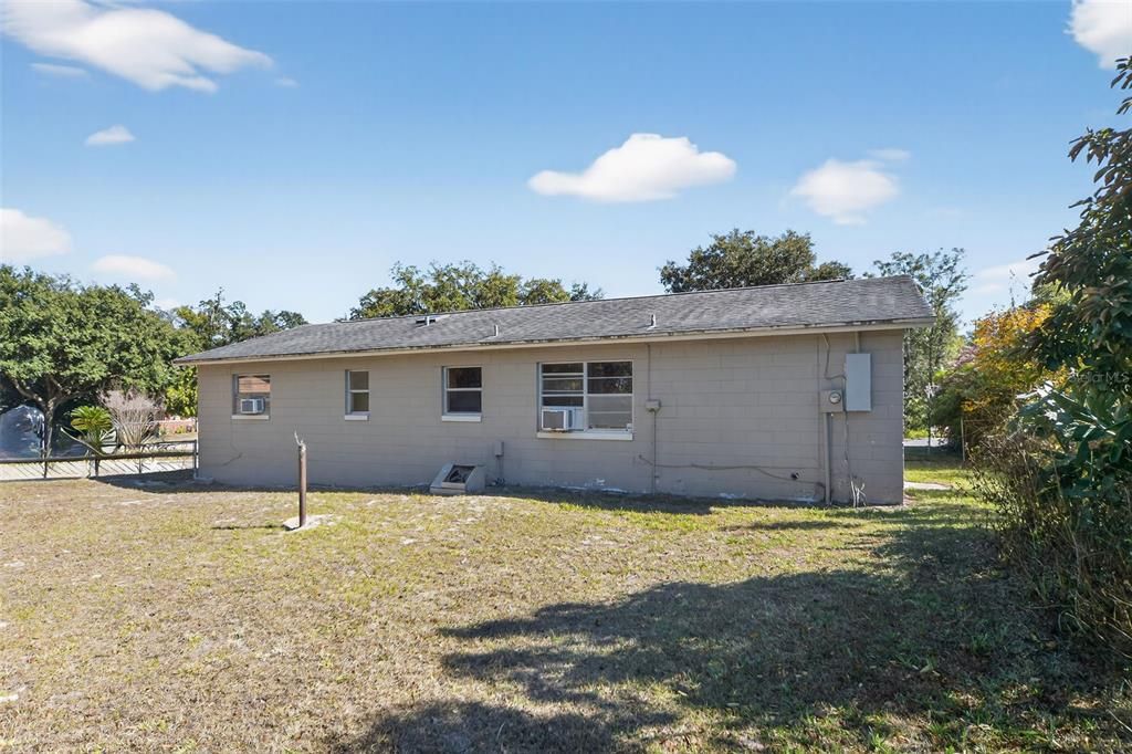 Activo con contrato: $214,900 (3 camas, 2 baños, 1000 Pies cuadrados)