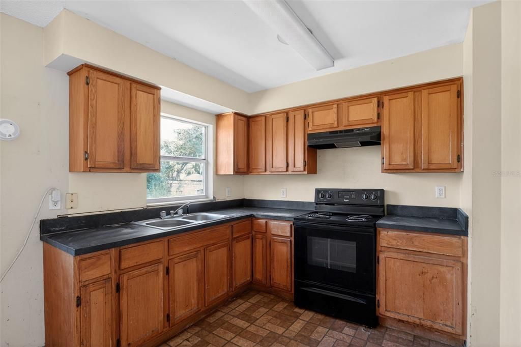 Activo con contrato: $214,900 (3 camas, 2 baños, 1000 Pies cuadrados)