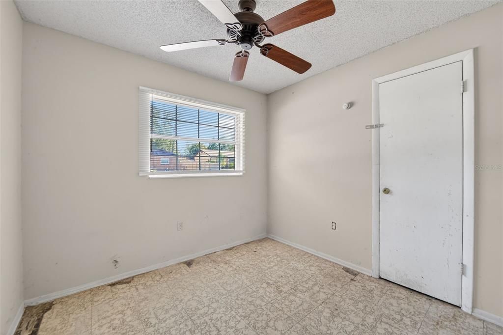 Activo con contrato: $214,900 (3 camas, 2 baños, 1000 Pies cuadrados)