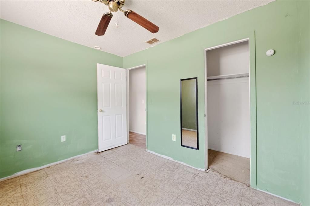 Activo con contrato: $214,900 (3 camas, 2 baños, 1000 Pies cuadrados)
