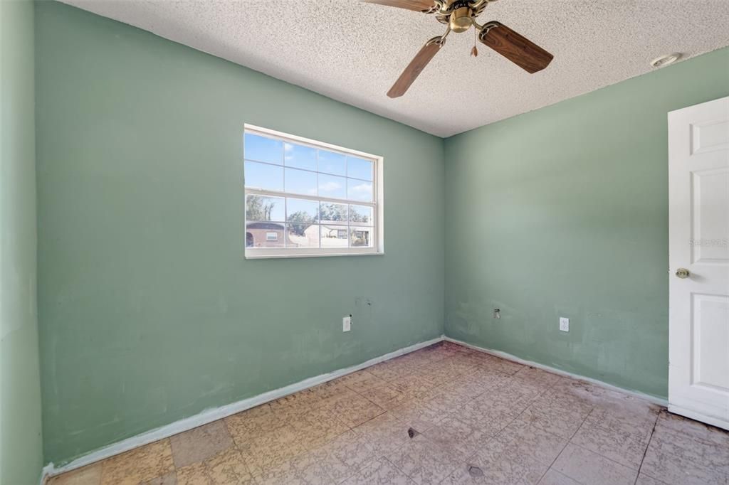 Activo con contrato: $214,900 (3 camas, 2 baños, 1000 Pies cuadrados)