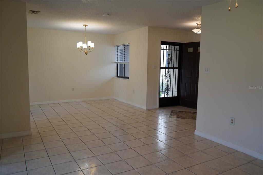 Activo con contrato: $172,900 (2 camas, 2 baños, 1049 Pies cuadrados)