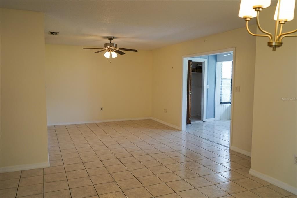 Activo con contrato: $172,900 (2 camas, 2 baños, 1049 Pies cuadrados)
