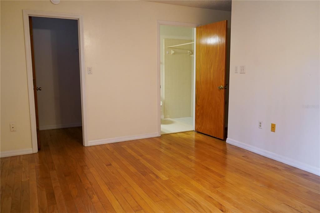 Activo con contrato: $172,900 (2 camas, 2 baños, 1049 Pies cuadrados)