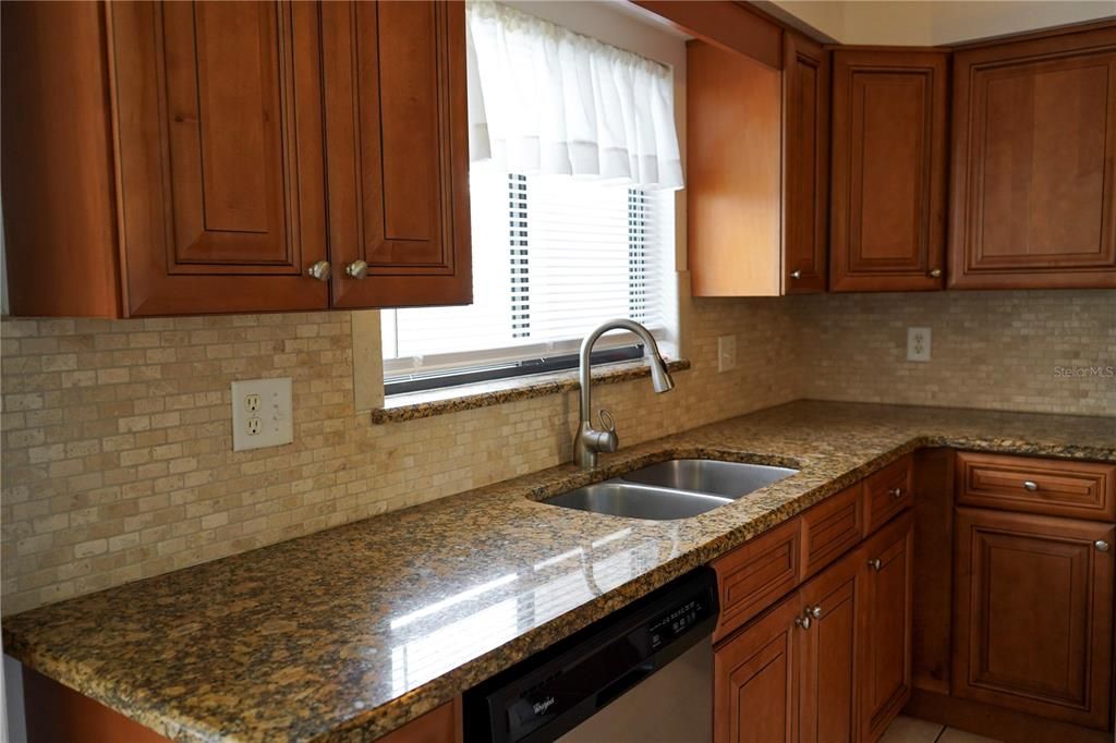 Activo con contrato: $172,900 (2 camas, 2 baños, 1049 Pies cuadrados)