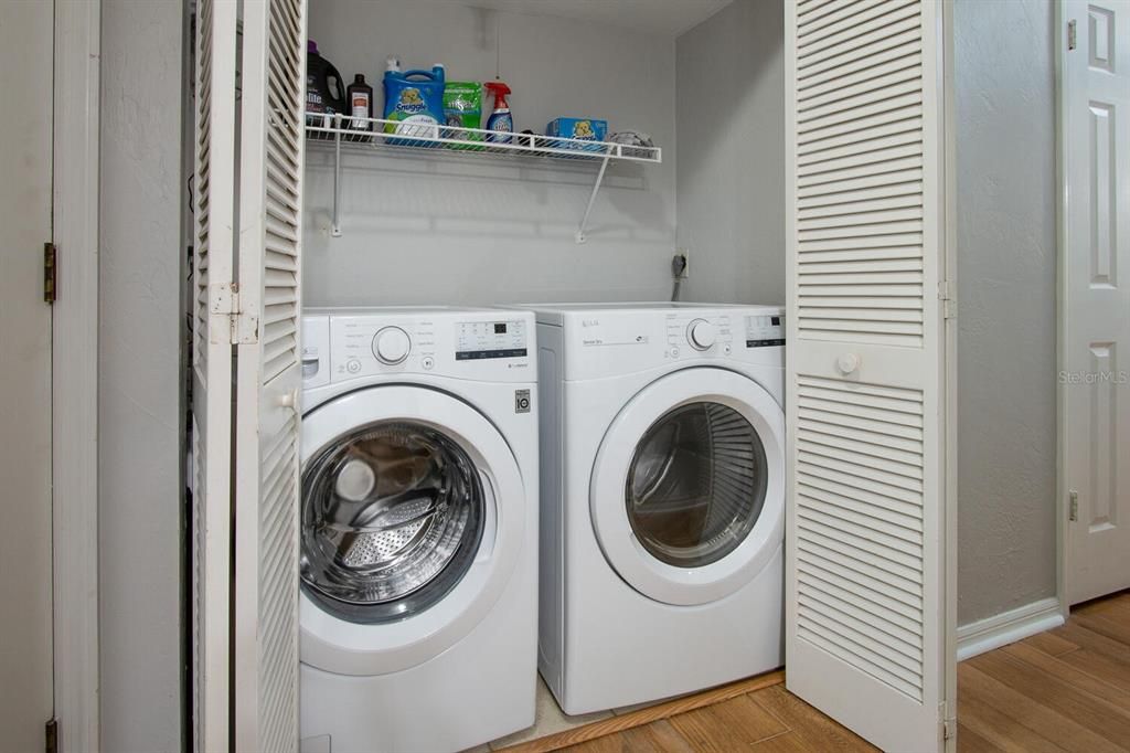 На продажу: $242,900 (2 спален, 2 ванн, 1152 Квадратных фут)